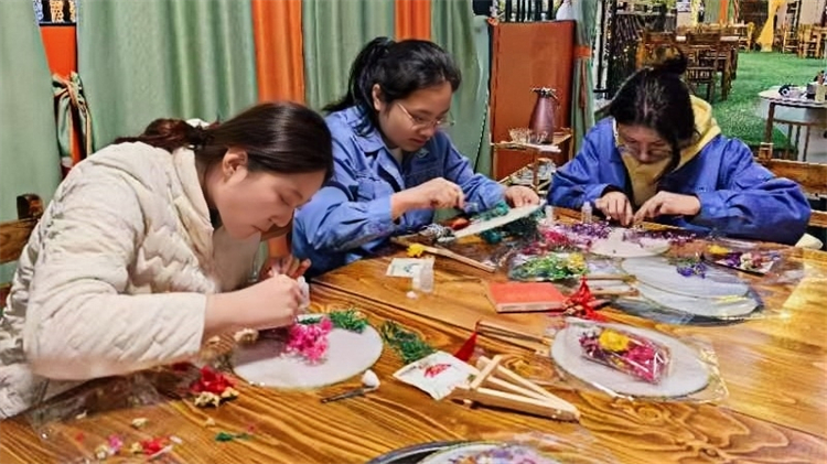 华源公司三八活动_副本.jpg